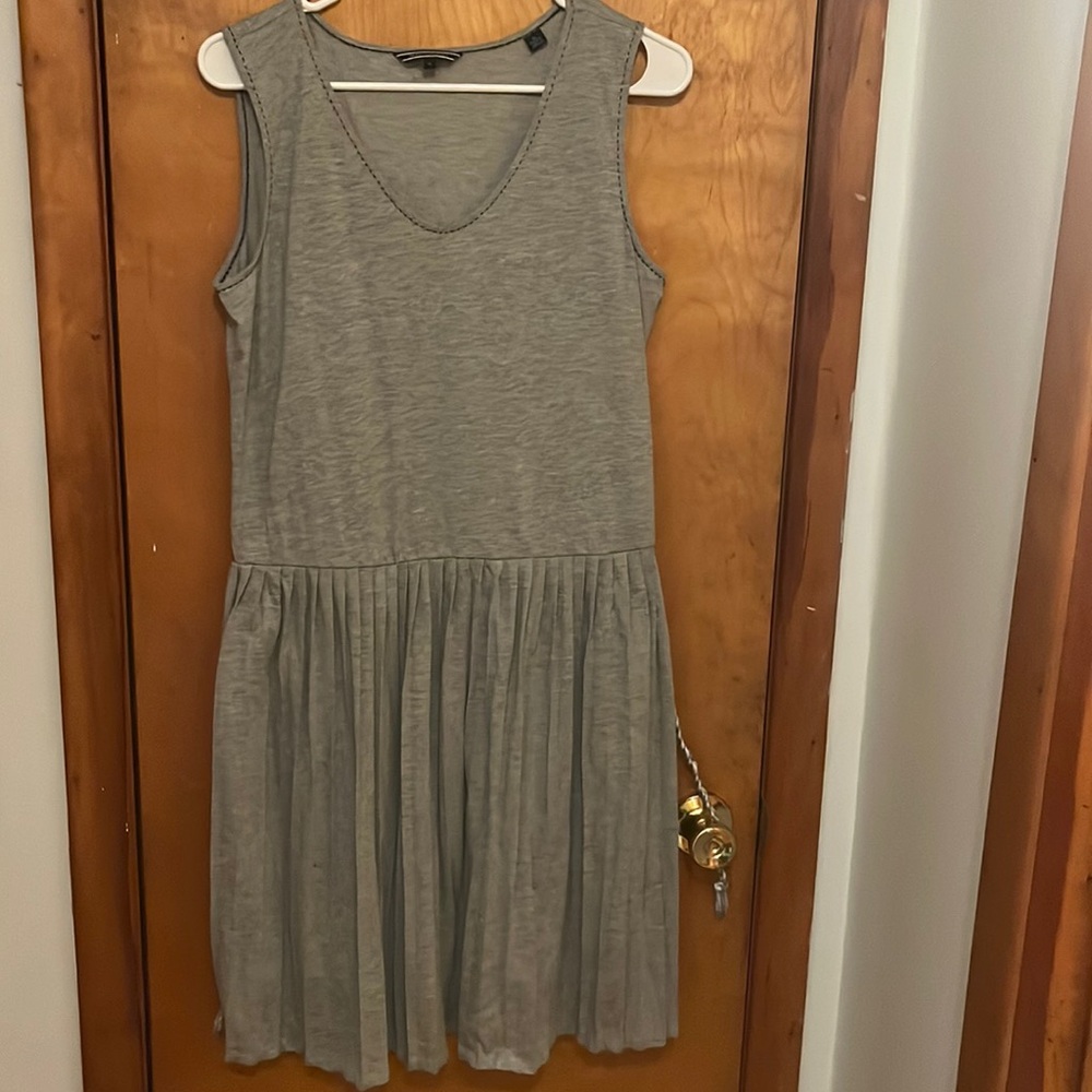Tommy Hilfiger light gray pleated no sleeve dress XL